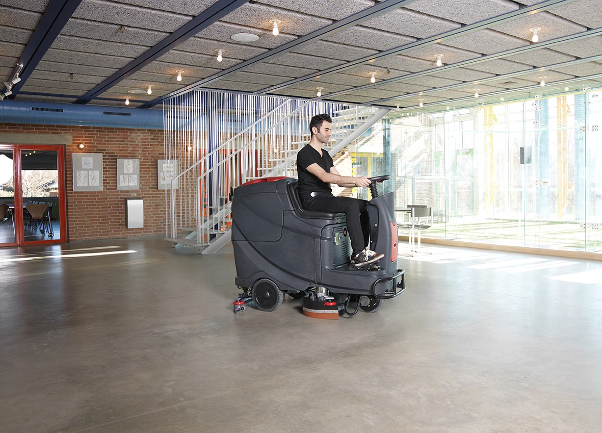 Lavadora Viper AS850R em ambiente escolar